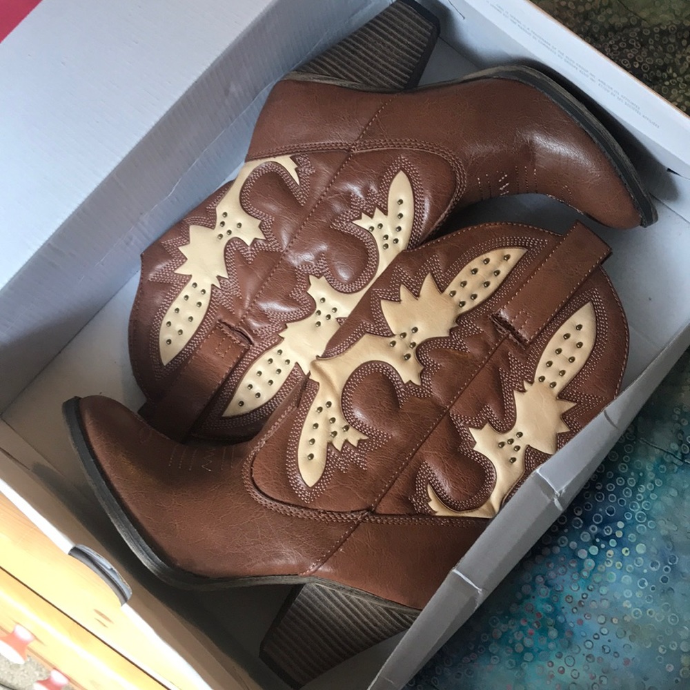 Brown and Cream Studded Heeled Cowgirl Boots 7.5